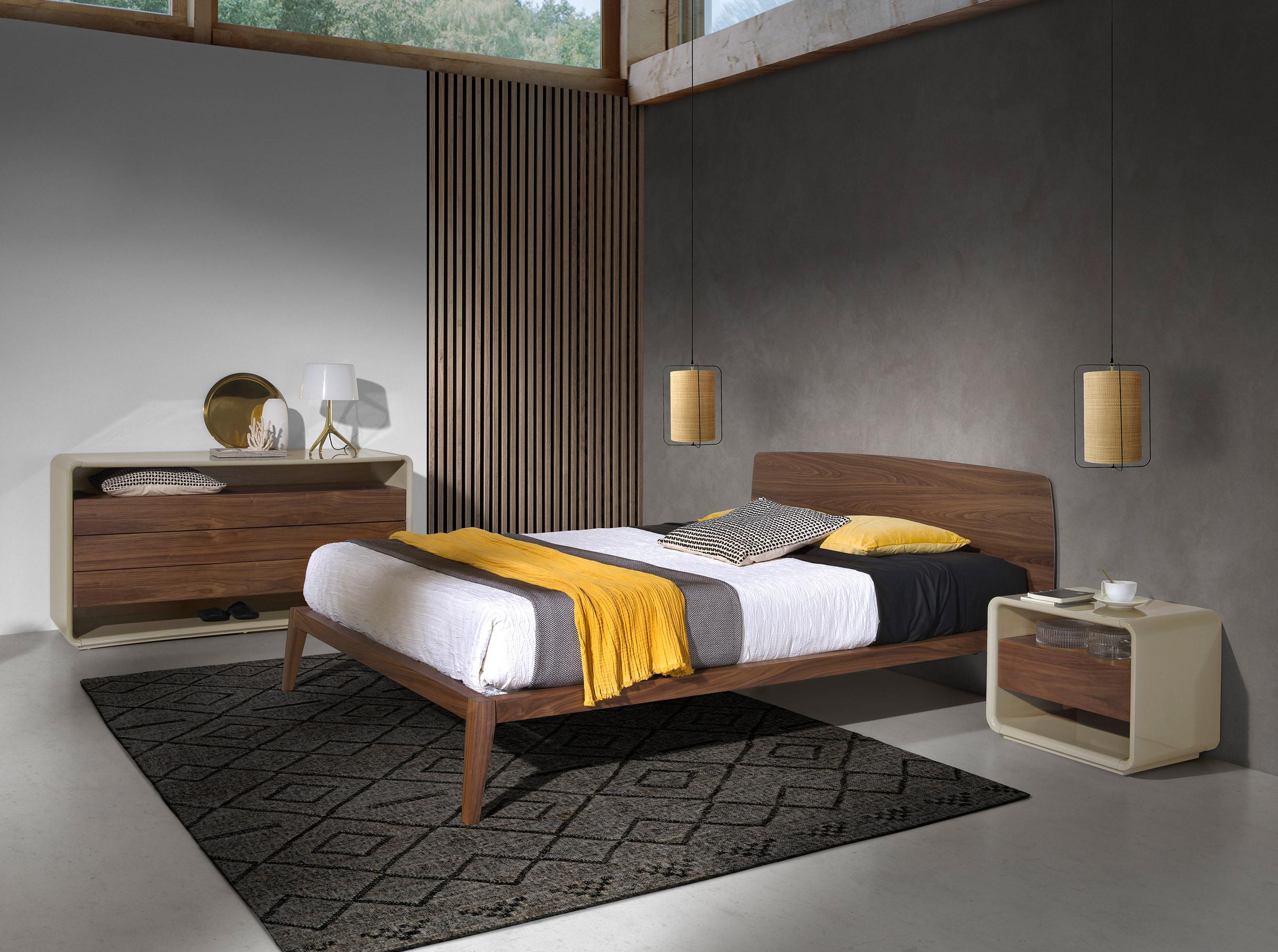 ANGEL CERDA Nachttisch Nussbaum undes Holz  