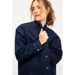 Studio Untold  Chemise en jean# oversize. Col chemise, manches longues et boutons-pression 