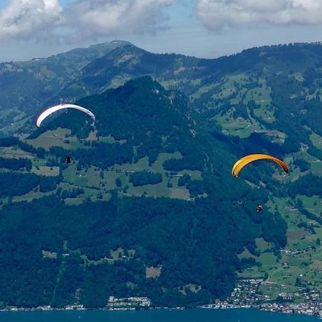 Geschenkidee  Gleitschirmflug in der Zentralschweiz (für 1 Person) 