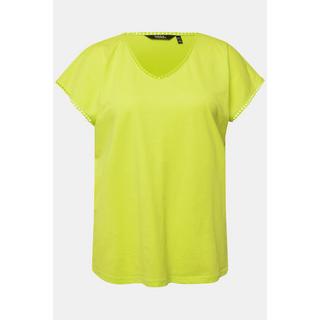 Ulla Popken  T-shirt dal taglio oversize con passamano, scollo a V e mezze maniche 