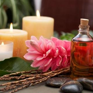 Geschenkidee  Ayurveda Ganzkörper Massage für Frauen (für 1 Person) 