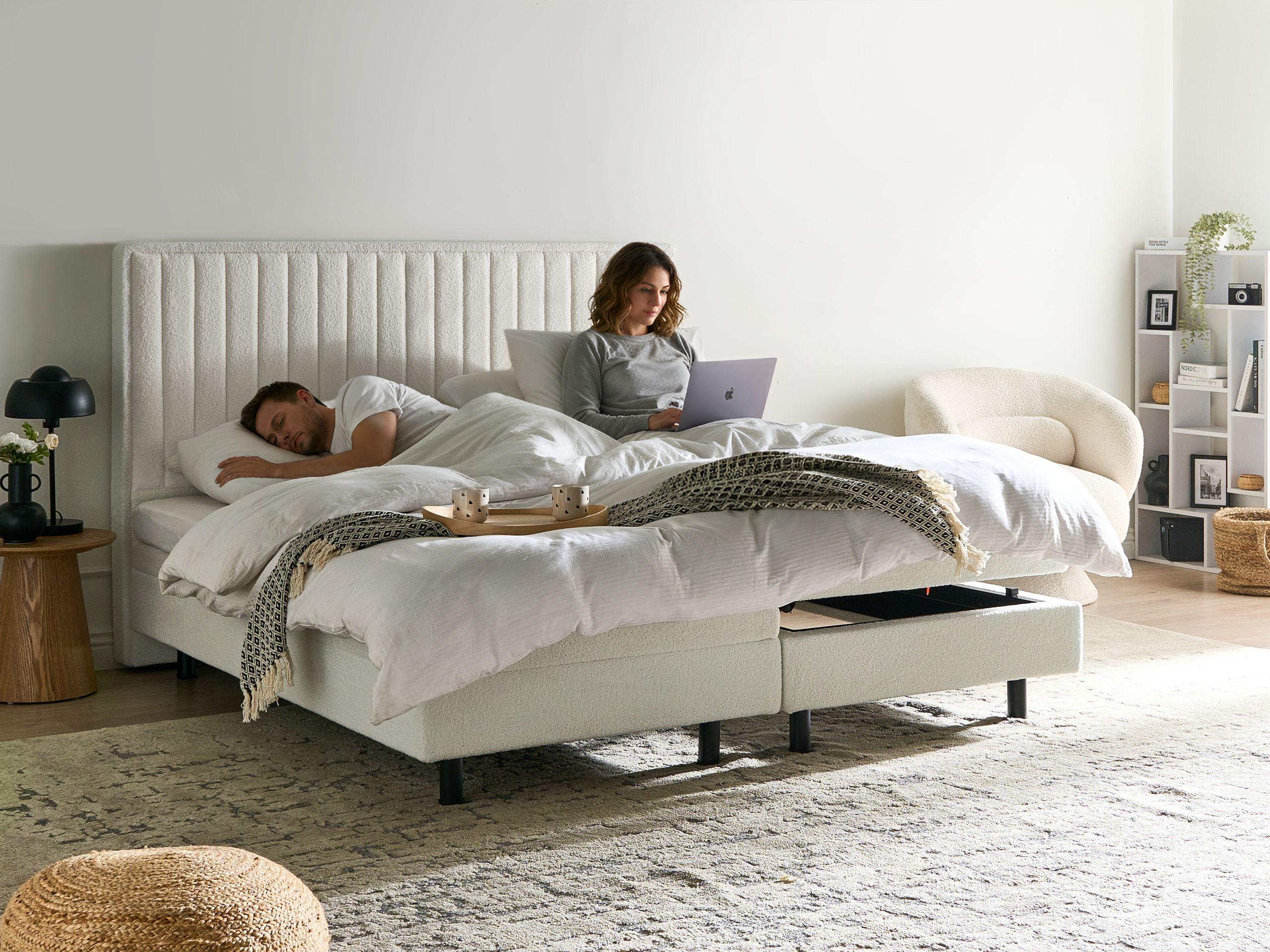 Beliani Bett verstellbar aus Bouclé Skandinavisch DUKE II  