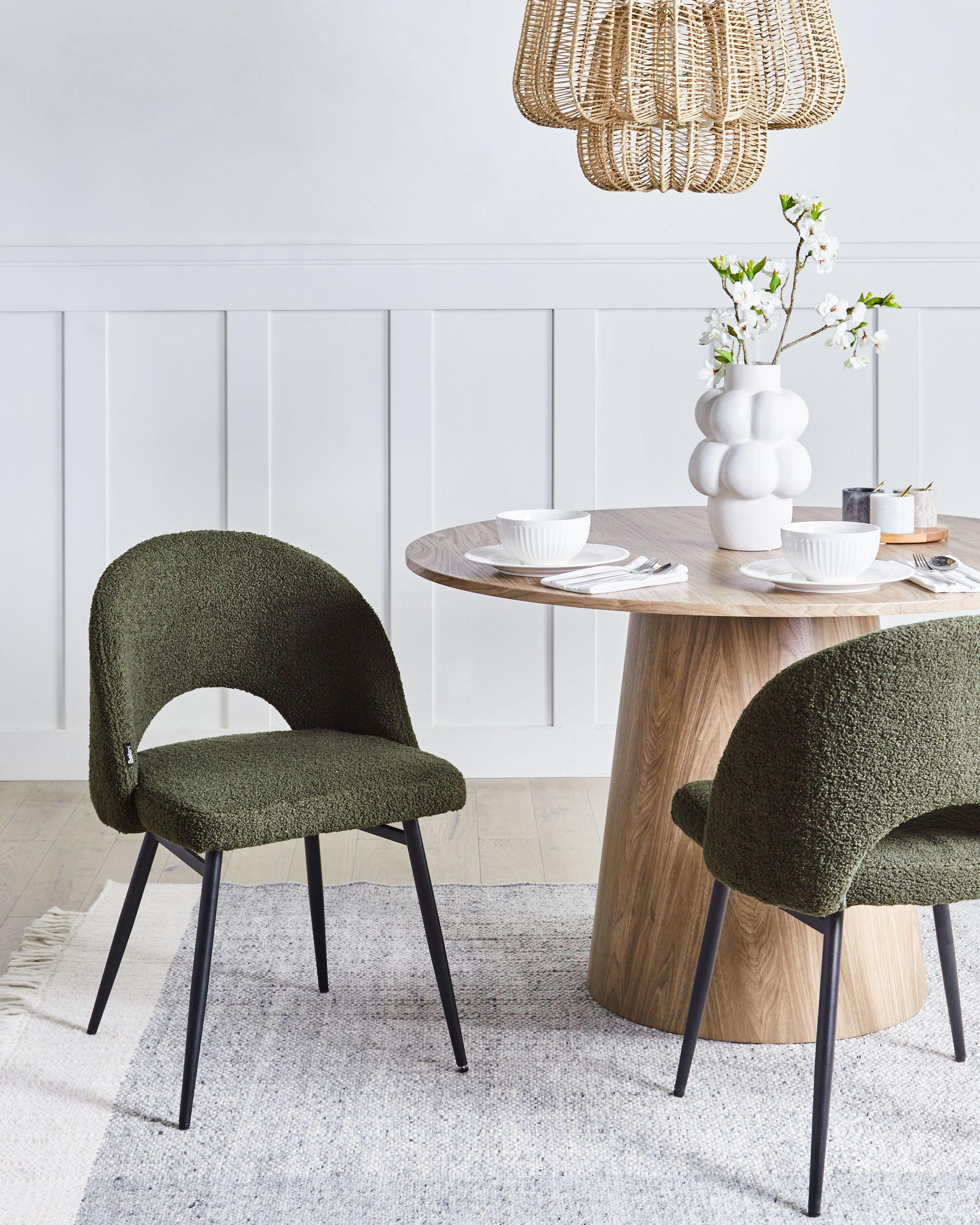 Beliani Esszimmerstuhl 2er Set aus Bouclé Modern ONAGA  