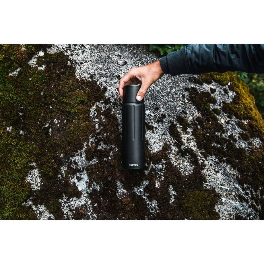 SIGG  Switzerland GEMSTONE Thermo Bottle Obsidian 0.75l ' 21 8735.70 