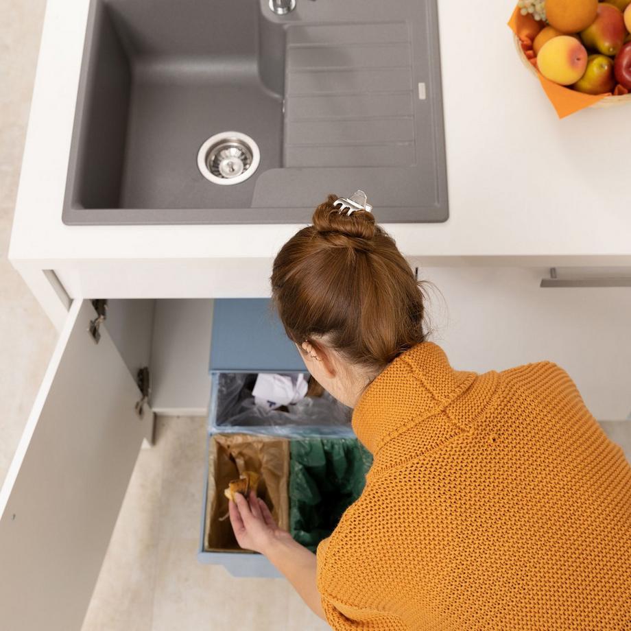 B2X Ausziehbare Abfalltrennung mit 3 Abfallbehältern  