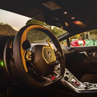 Geschenkidee  Lamborghini Huracan 4 tours sur circuit (pour 1 personne) 