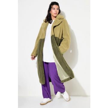 Cappotto in teddy bicolore con taglio dritto, revers e maniche lunghe