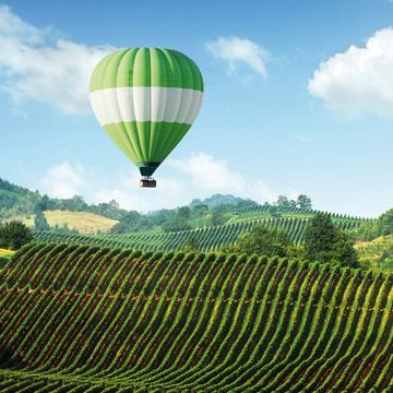 Piémont, Toscane ou Lombardie en montgolfière : 1 vol pour 2 personnes - Coffret Cadeau