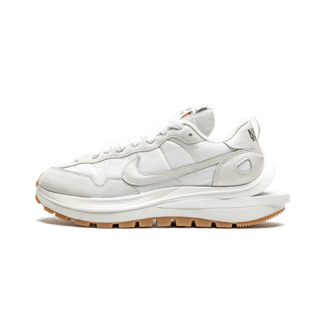 NIKE  Vaporwaffle Sacai Sail Gum 