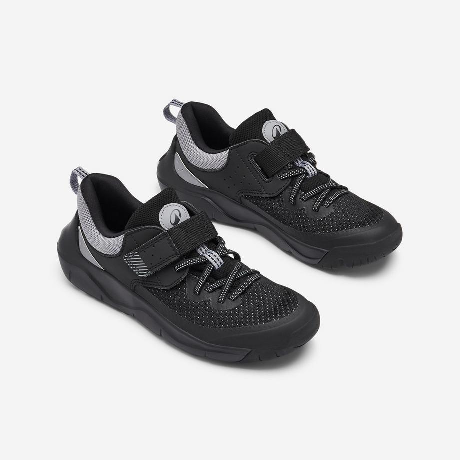 DECATHLON Chaussures de Sport Enfant Scratch Lacets Élastiques Chaussures à scratch et lacets élastiques enfant, Playful Fast noir et gris 