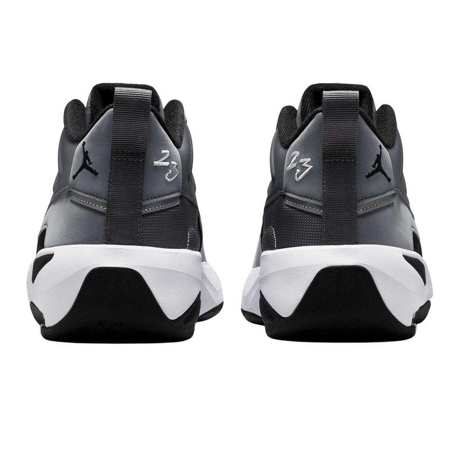 NIKE Air Jordan Max Aura 7 Chaussures De Basket Cuir  