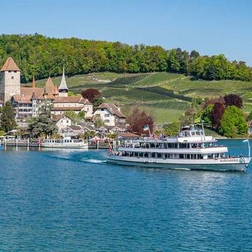 Frühstücken im Schloss Spiez & Schifffahrt 1. Klasse auf dem Thunersee (für 2 Personen)