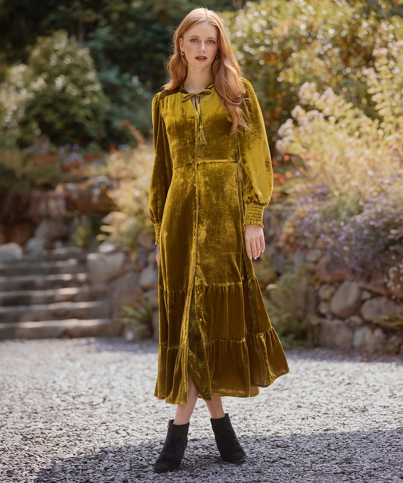 Joe Browns Abito boho in velluto con nappe al collo  