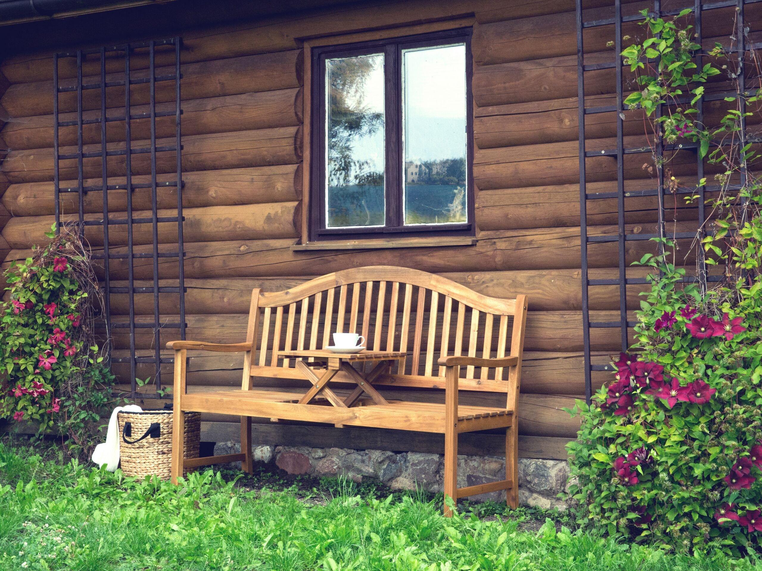 Beliani Gartenbank aus Akazienholz Klassisch HILO  