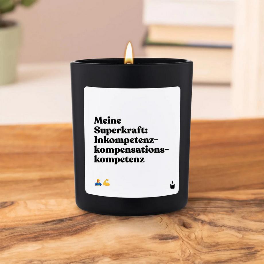 CandleHand Duftkerze Woody Meine Superkraft: Inkompetenz-kompensations-kompetenz  