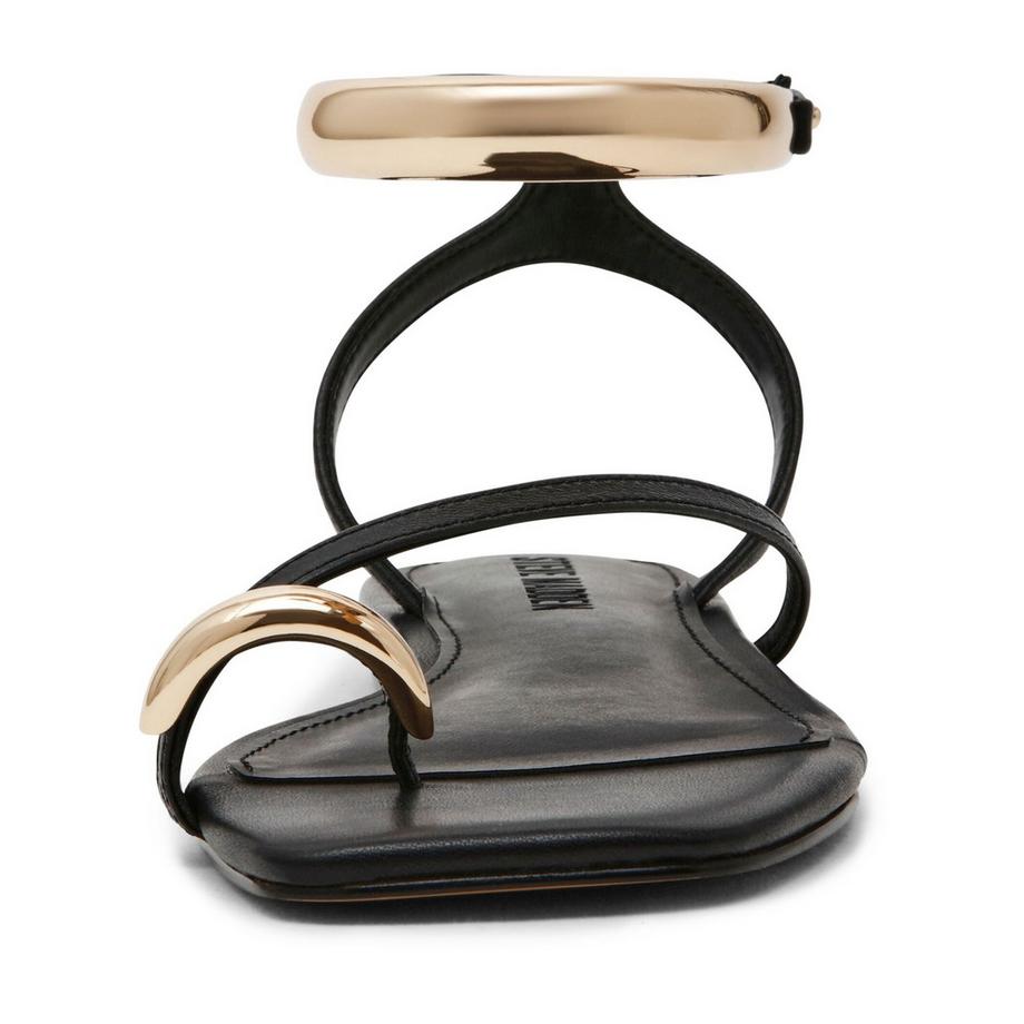 STEVE MADDEN Flache Sandale mit Goldfarbenen Details  