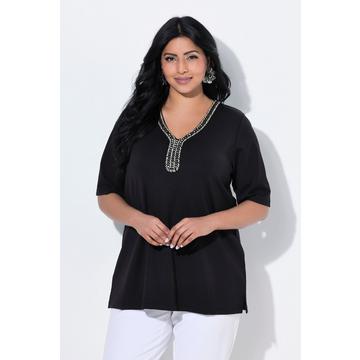 T-shirt dal taglio svasato con scollo decorato e mezze maniche