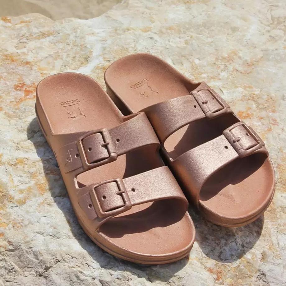 CACATOES  sandales baleia 