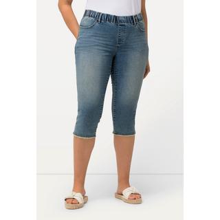 Ulla Popken  Jeans Capri modello Sienna con orli sfrangiati, taglio della gamba aderente e cintura elastica 