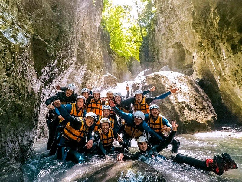 Smartbox  Discesa in canyoning con drink e trasferimento incluso vicino a Interlaken per 2 persone - Cofanetto regalo 