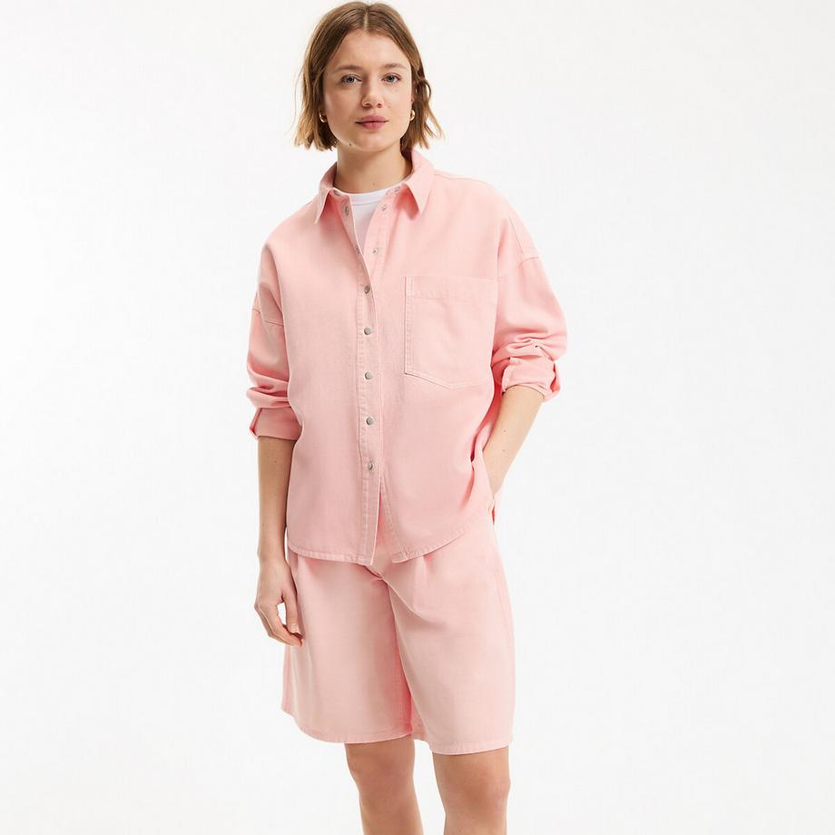 Weite Hemdbluse mit langen Ärmeln