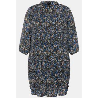 Ulla Popken  Robe courte plissée avec manches 3/4. Imprimé à fleurs et col montant avec ruchés. 