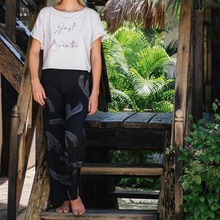 Vervola  Pantaloni da yoga 'Desta' in batik creativo 