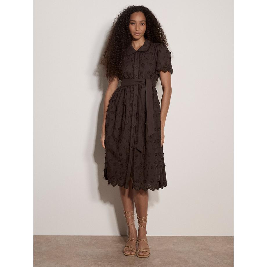 Robe mi-longue en coton à fleurs brodées