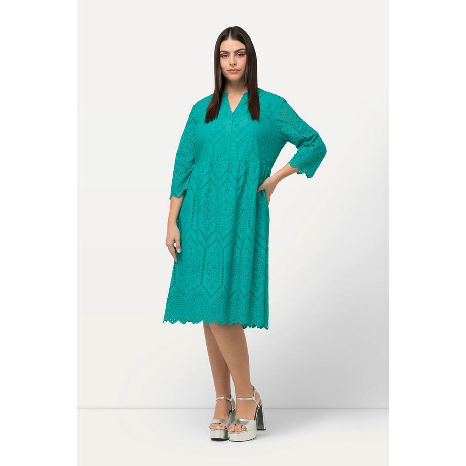 Ulla Popken Abito midi pizzo Sangallo scollo a tunica maniche 3/4  