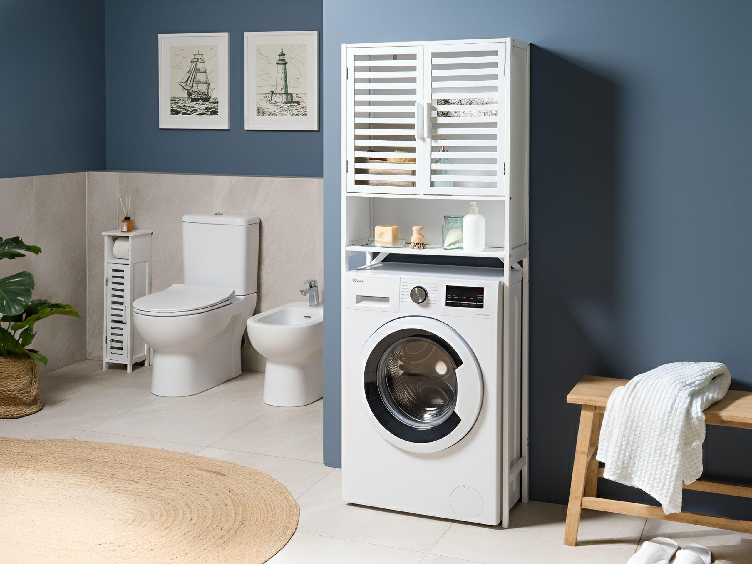 Beliani Badezimmerschrank aus Bambusholz Rustikal OKARCHE  