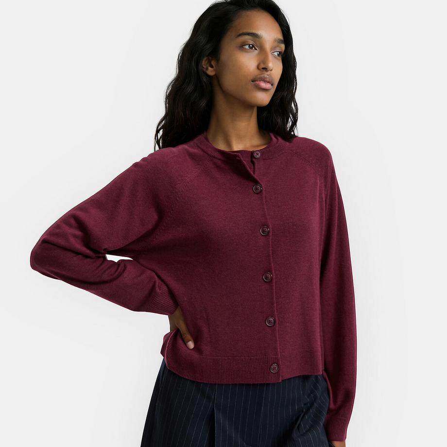 Strickjacke mit Rundhalsausschnitt aus feinem Strick aus 100 % Wolle