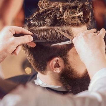 Gentleman Haircut – Entspannung und Styling in Einem (für 1 Person)
