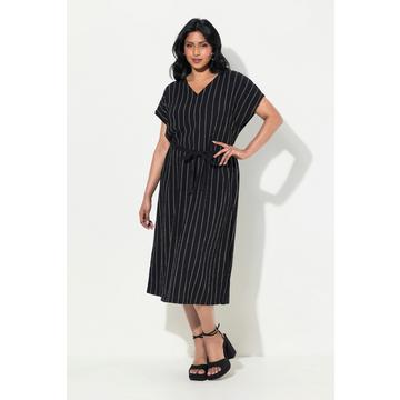 Robe midi en jersey texturé sans manches. Décolleté en V