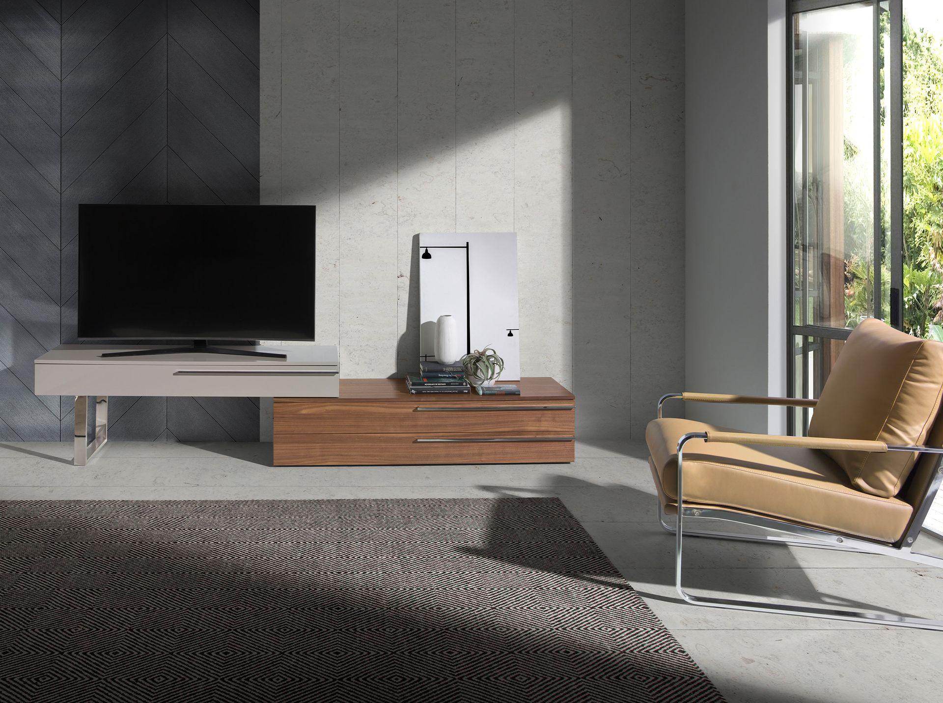 ANGEL CERDA TV-Möbel ausm Holz, Nussbaum und verchromtem Stahl  