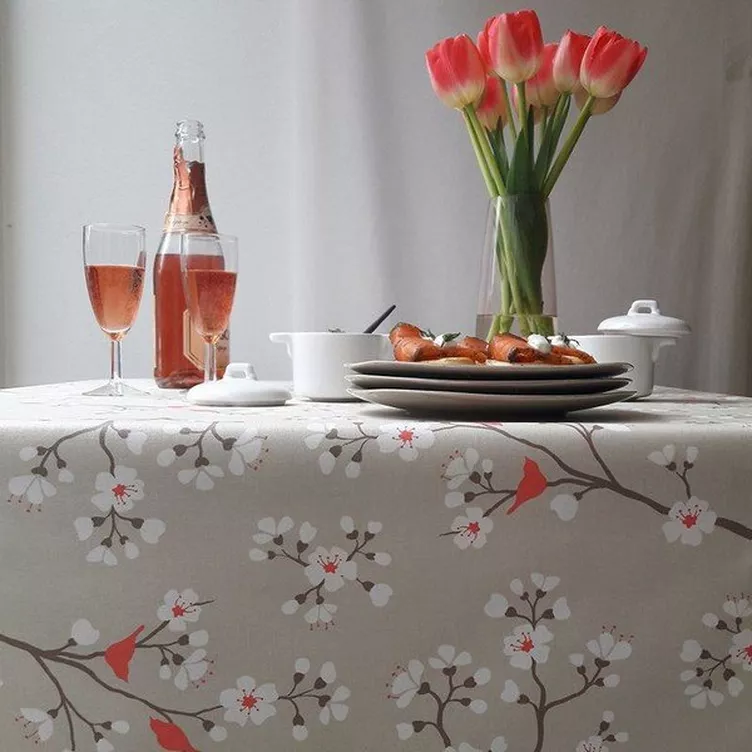 Fleur de Soleil Wachstischdecke Rund oder Oval KIRSCHBAUM Koralle online kaufen MANOR