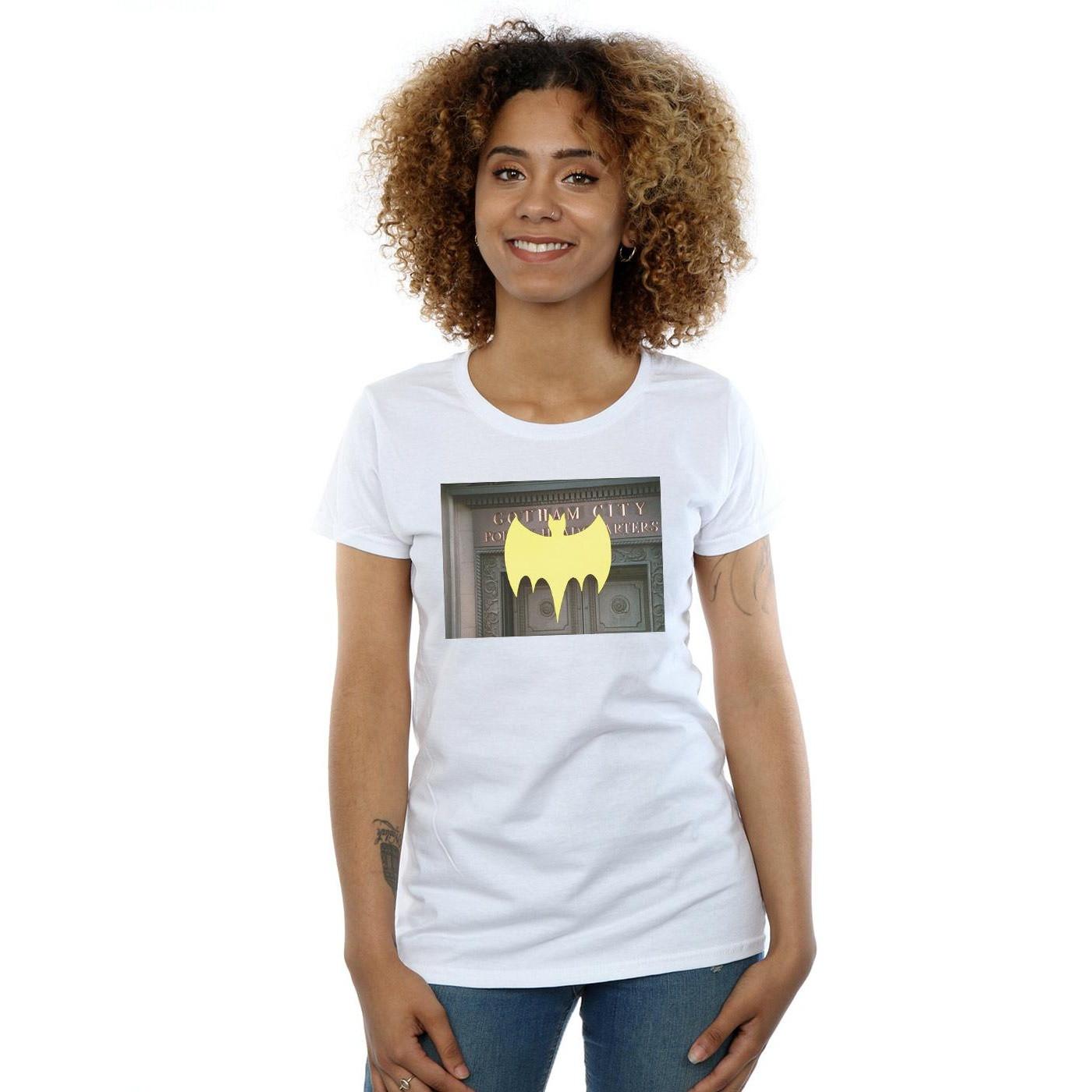 DC COMICS  Batman TV Series Gotham City TShirt 