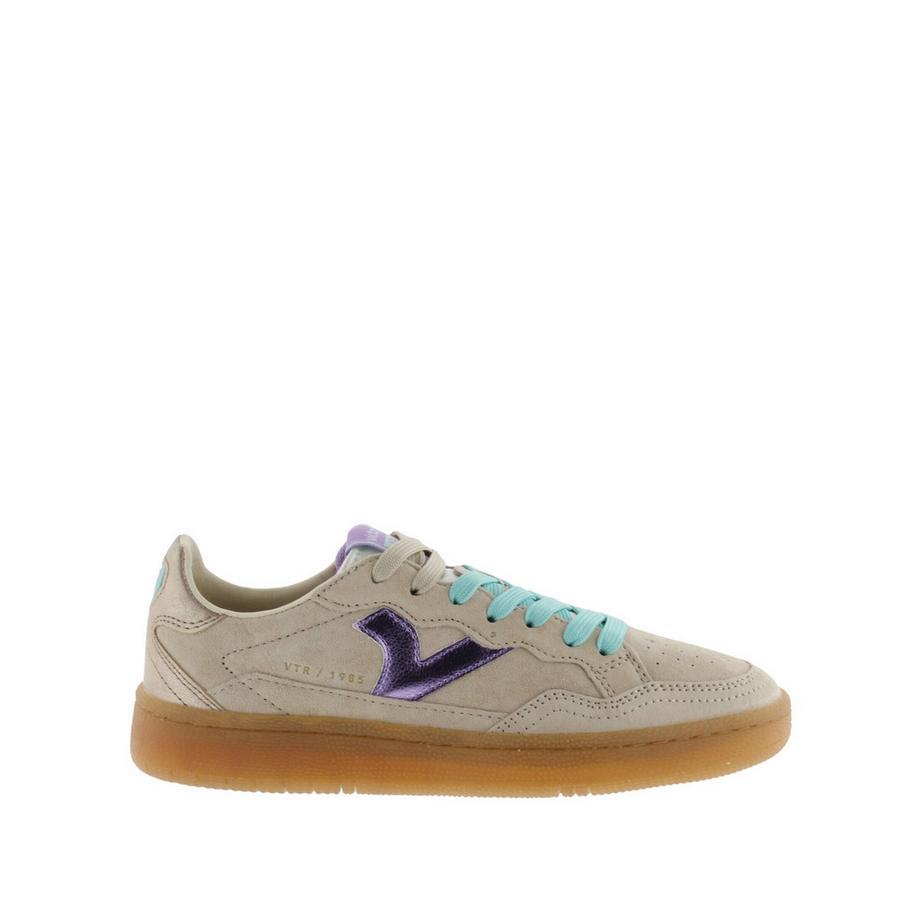Sneakers smash suede