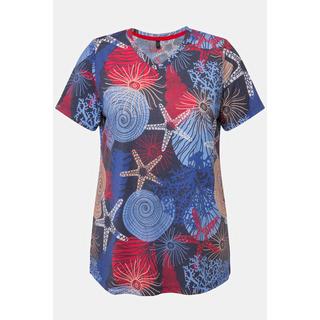 Ulla Popken  T-shirt technique. Motif coquillages. Col en V et manches courtes. 