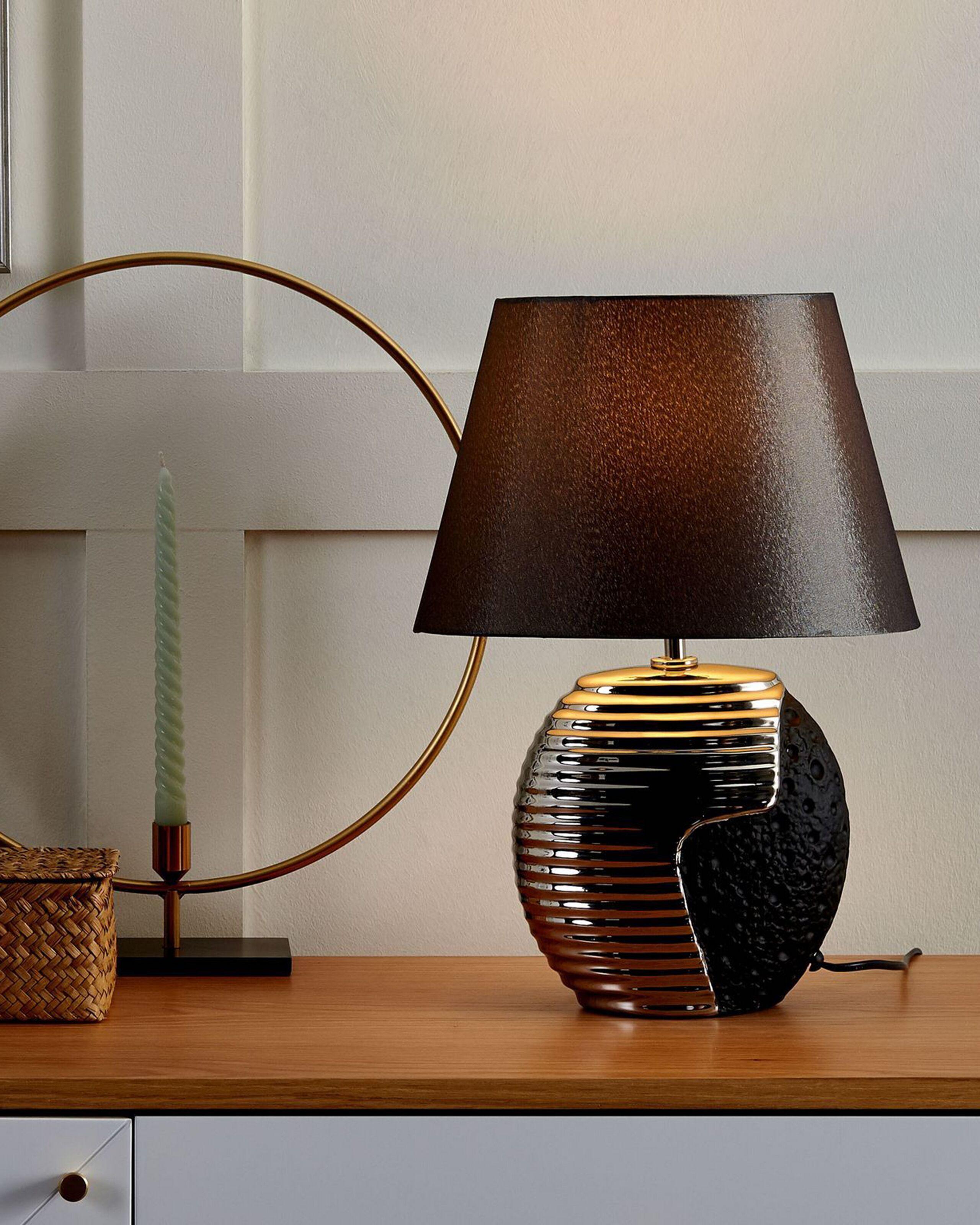 Beliani Lampe à poser en Porcelaine Rétro ESLA  