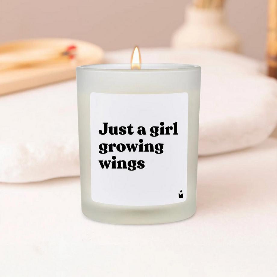 CandleHand Duftkerze Woody Just a girl growing wings  