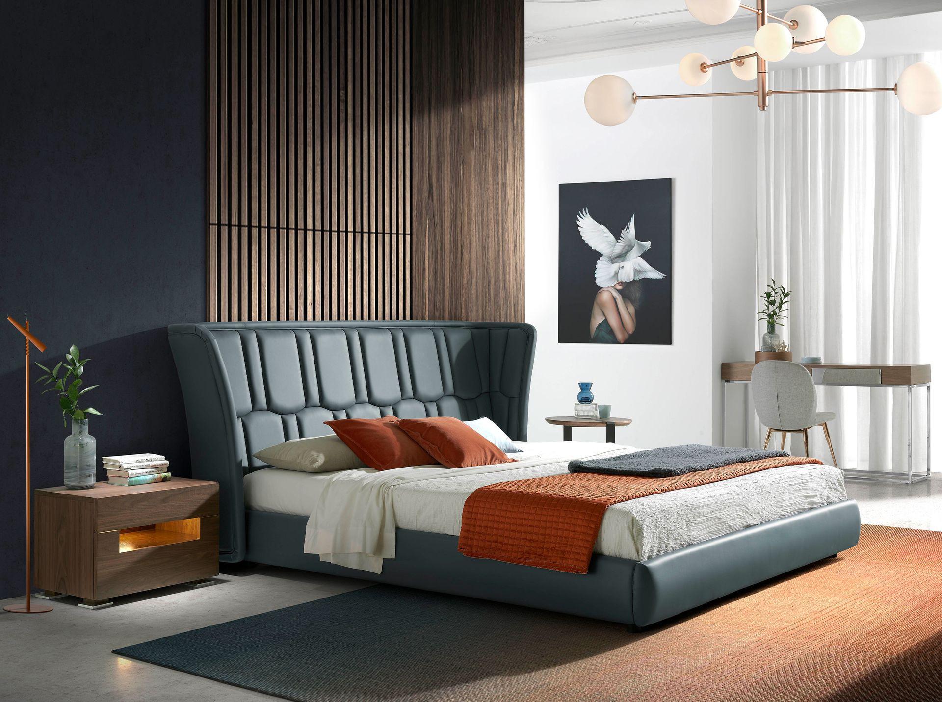 ANGEL CERDA Nachttisch Nussbaum und polierter Stahl mit Innenbeleuchtung  