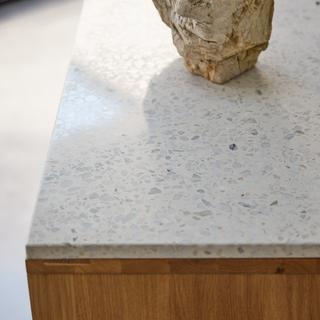Tikamoon Console en chêne massif et terrazzo premium White Miho  