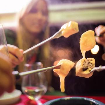 eTukTuk City Tour - Fondue mit Wein (für 4 Personen)