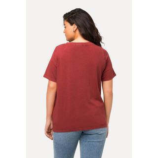 Ulla Popken  T-shirt con ricamo in stile college, scollo a girocollo e mezze maniche 