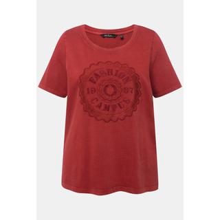 Ulla Popken  T-shirt con ricamo in stile college, scollo a girocollo e mezze maniche 