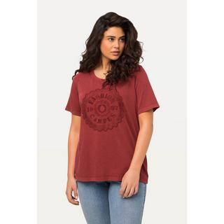 Ulla Popken  T-shirt con ricamo in stile college, scollo a girocollo e mezze maniche 