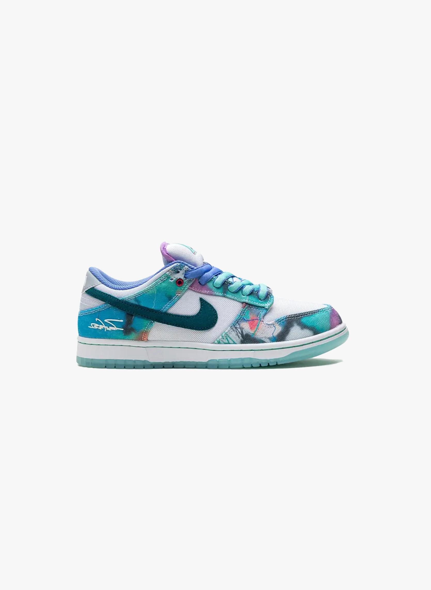 NIKE  SB Dunk Low Futura Laboratories Bleached Aqua 