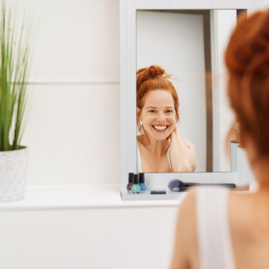 Northix Badezimmerspiegel mit Ablage  