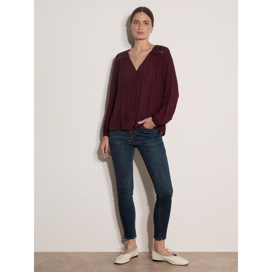 Blouse chatoyante avec empiècement en crochet