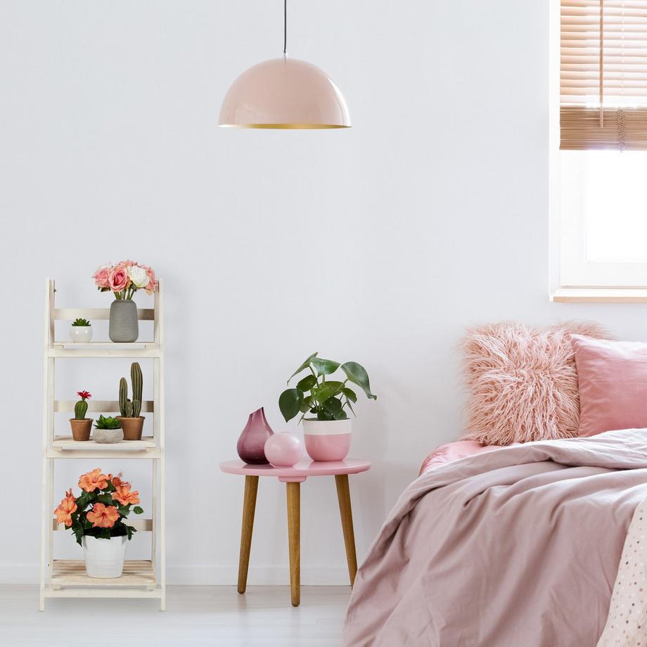 B2X Weiße Treppe mit Holzblumen  